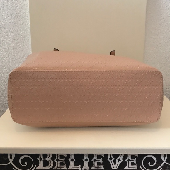 Michael Kors Jet Set Travel Tote - Picture 6 of 8